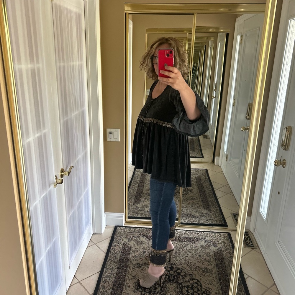 Chic Charcoal Tunic with Lace Detail - Picture 13 of 16